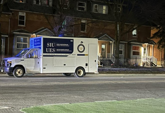 警察进屋那一刻：女子从Whitby公寓阳台坠亡，SIU调查
