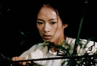 与汪峰离婚后，45岁章子怡哭着感谢陈可辛，她的心酸暴露无遗