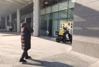 外卖的最后十米：外卖员的生死时速
