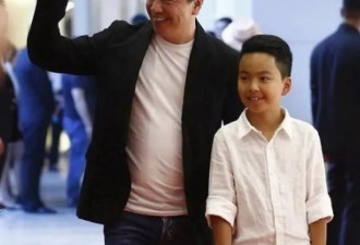 王中磊儿子长大了，18岁王元也变成型男帅哥