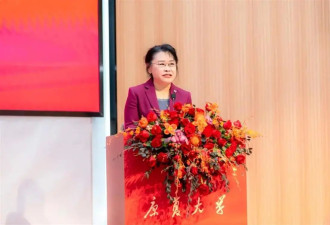年近70岁的张海迪何以当上康复大学名誉校长？