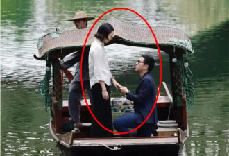 霍启仁带泰国未婚妻参加婚宴，女方穿着大胆略显驼背！气质很普通