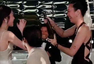 霍启仁带泰国未婚妻参加婚宴，女方穿着大胆略显驼背！气质很普通