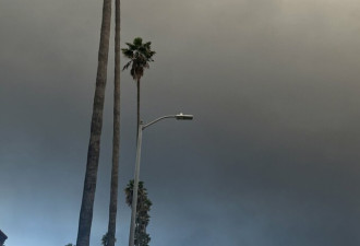 洛杉矶野火蔓延释出有毒烟雾 吁出配戴N95口罩