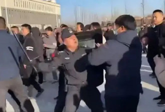 我拿出怀里的中国护照，对方说你能优先入园…