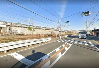 两中国女游客等红灯“站错方向”遭日本电车撞亡