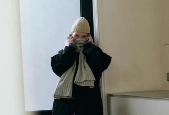 毛呢大衣穿不出高级感怎么办？试试与围巾配