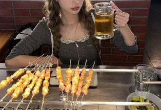 挤爆上海的韩国网红,怎么都在脑门贴着纸啃羊肉串