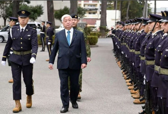 他跳前大喊：防卫大臣中谷元，要跳了