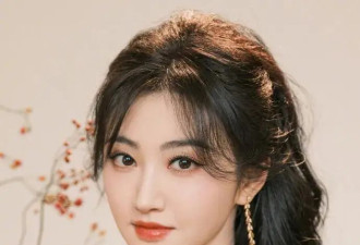 景甜穿黑纱裙露出事业线和美背！魔鬼身材性感火辣