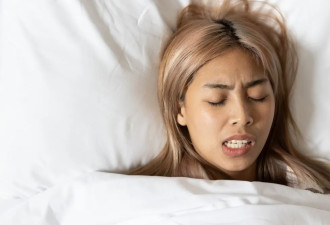 睡觉出现4种表现，别以为正常！可能是疾病