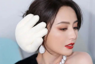 佟丽娅穿黑色抹胸裙露出事业线！既风情万种又...