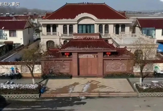 刘强东老家别墅连续两天在院子为工作人员做饭...