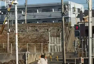 中国游客在日遭列车撞击身亡,事发地铁口多危险?