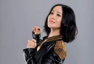 她曾连登4年春晚，和恩师同居怀孕，被骗流产，现在56岁依然单身