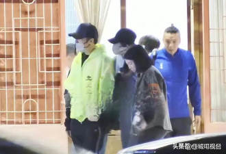 太腻歪！谢霆锋带55岁王菲外出聚餐，相处细节曝光，比小年轻还甜