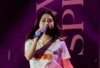 44岁阿娇巡演胖成大妈，大腿肉一抖一抖，腰比旁边男伴舞还粗两圈