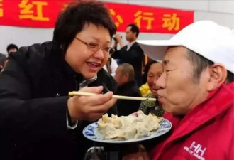 韩红跨年夜太孤独，收养的280个孩子无一看她，恶评缠身苦不堪言