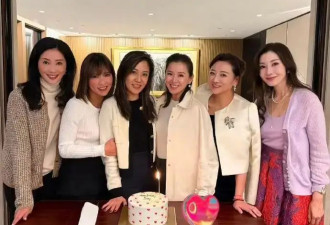 54岁李嘉欣近照曝光 露温柔浅笑脸部状态依旧在线