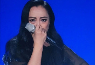 黄绮珊换脸成功，龅牙消失腰肢变细，演唱会秒变20岁少女！