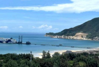 解放军攻台用两栖新驳船试航照流出