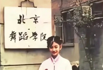 李小冉青涩照曝光！又纯又欲，喜欢穿吊带，难怪让富豪们着迷