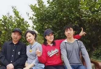 刘晓庆和68岁妹妹出游 妹妹已老成奶奶 她时髦像少女