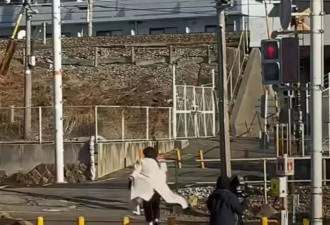 2中国女日本被列车撞亡：疑致命误解 多名华人支持起诉
