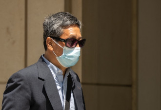 一男子因协助“猎狐行动”在美国被判处两年监禁