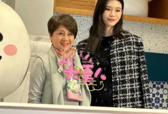 奚梦瑶父母和赌王四太的合照 让人看到了超级豪门的“高人一等”