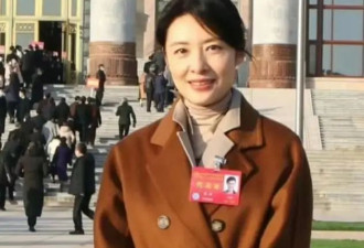 56岁周涛近况放出，罕见与三位好友同款，如今身居高位