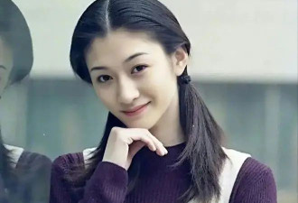 李小冉青涩照曝光！又纯又欲，喜欢穿吊带，难怪让富豪们着迷