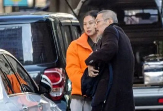 抛弃李政宰,赵寅成后,42岁金敏喜怀孕,64岁老公..