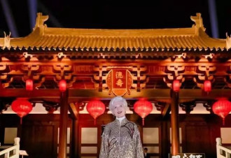 马斯克亲妈的小红书账号爆红，签约带货公司