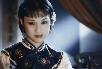 “容妃”李建群因病去世：和名导同居27年不结婚，一生无儿无女