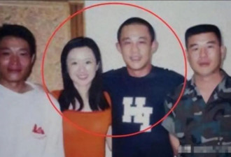 从屠夫到影帝，20年发妻不弃，走红后却连娶两任娇妻，越老越风流