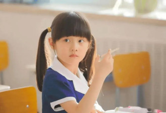 48岁赵薇“女儿”因长得太好看，被全网“禁止整容”，如今17岁变化大到不敢认！