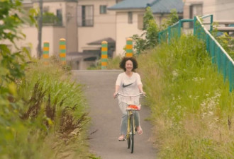 瞒着家人辞职后，他们在假装上班
