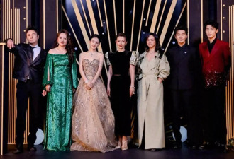 北京这晚，站位暴露江湖地位，张艺谋、费翔站两边