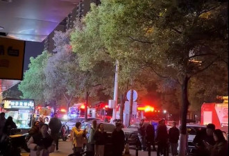 湖南一大楼凌晨发生爆炸，现场十多辆消防车扑救