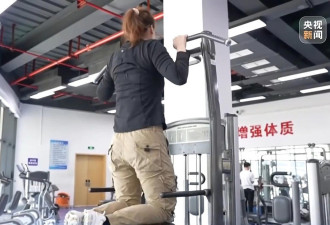 “洪荒少女”傅园慧华丽转身