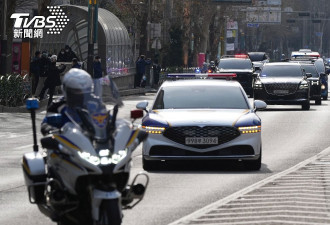 和金正恩一样 护卫跑步护送尹锡悦车队