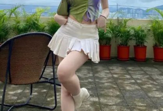 甄子丹女儿晒21岁生日照！穿包臀裙大秀火辣身材，他的女儿真漂亮