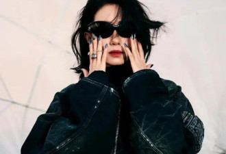 张小斐瘦后似换了个人！夹克配丝袜美出新高度，果然人红精神爽