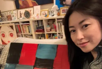 朱珠晒三口之家 墙上挂满名画 地上却堆满女儿玩具乱得很真实