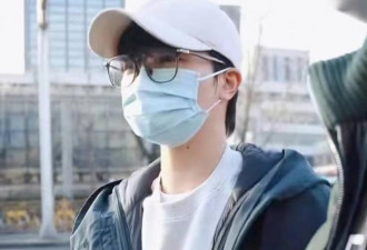 现身蛇年央视春晚彩排，55岁的王菲又要火了