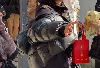 向佐带老婆逛灵隐寺，路人镜头下郭碧婷身材发福，素颜也超美！