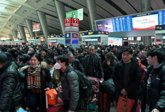 春运高铁空座多 绿皮车厢被挤爆