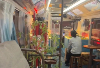 深圳“高配公交” 地毯绿植大沙发 网友：上车脱鞋不？