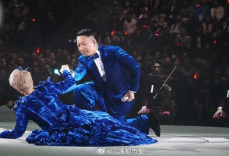 突发意外！59岁陈慧娴穿近20厘米高跟鞋摔倒